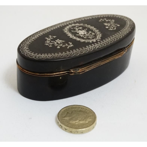 857 - A 19thC tortoiseshell silver inlaid hinged lidded box with silver gilt facings. 3 1/2'' long x 1 1/4... 