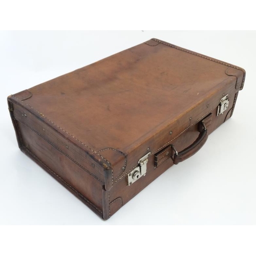 903 - A leather travelling case with watered green silk interior and pocket to lid 21 1/2'' wide