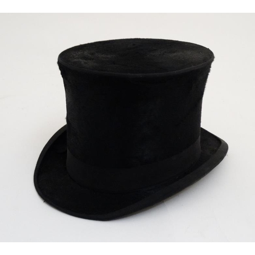 929 - Brushed Silk Top Hat : a Lincoln Bennett & Co , Burlington Gardens , Tophat measuring 7 1/8 in size ... 