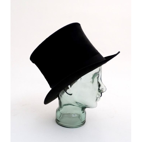 929 - Brushed Silk Top Hat : a Lincoln Bennett & Co , Burlington Gardens , Tophat measuring 7 1/8 in size ... 