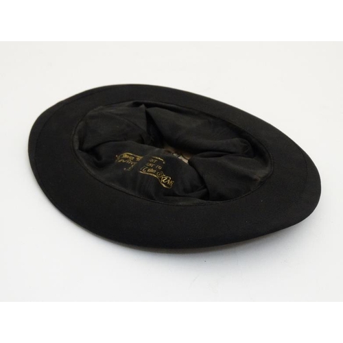 930 - Collapsible Top Hat / Opera Hat : a  Lincoln Bennett Top Hat (black silk , size 6 7/8 ) bears makers... 