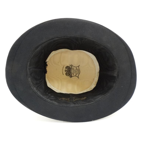 930 - Collapsible Top Hat / Opera Hat : a  Lincoln Bennett Top Hat (black silk , size 6 7/8 ) bears makers... 