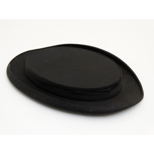 930 - Collapsible Top Hat / Opera Hat : a  Lincoln Bennett Top Hat (black silk , size 6 7/8 ) bears makers... 