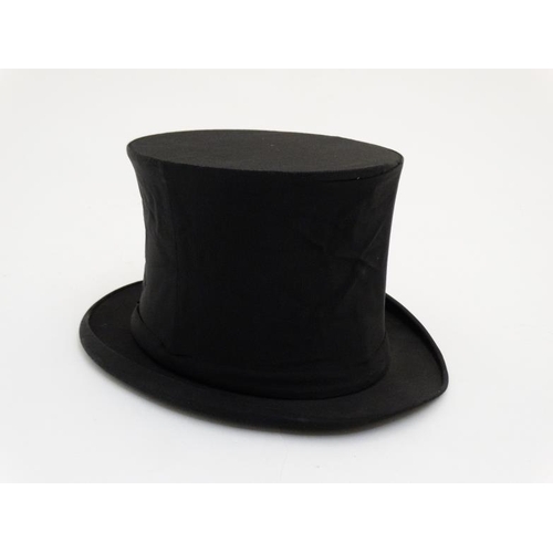 930 - Collapsible Top Hat / Opera Hat : a  Lincoln Bennett Top Hat (black silk , size 6 7/8 ) bears makers... 