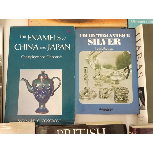 1087 - Books: A collection of 20 books on Antiques and Collectables to include '' The Enamels of China and ... 