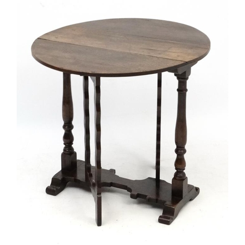 255 - An early - mid 20thC oak peg jointed oval drop flap occasional table with twin gatelegs 25 3/4'' hig... 