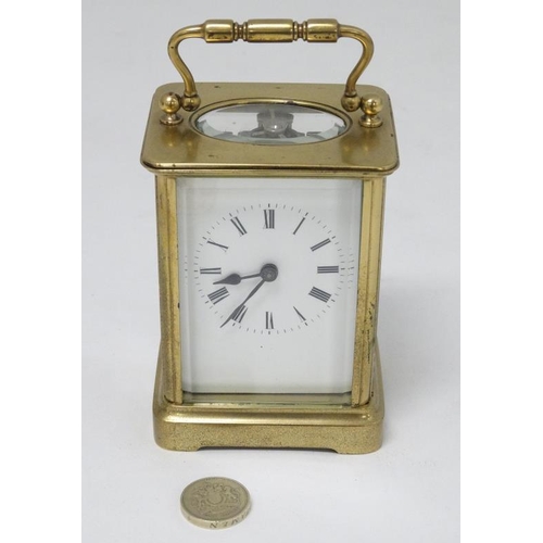 322 - 5 Glass Carriage Clock : a brass cased 5 bevelled glass French carriage clock ( timepiece )  , havin... 