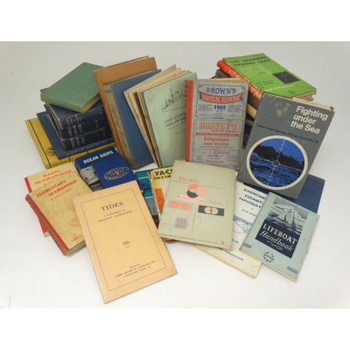 375 - Militaria / Maritime  : A collection of 36 books and pamphlets on the subject of marine engineering ... 