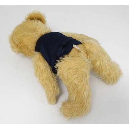 384 - Toys: A 'Past Times' Marmaduke , limited edition number 260/500 Teddy bear , blonde mohair with felt... 