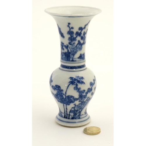 410 - A small Chinese blue and white Fengweizun / Yen-Yen vase, the sides decorated with cherry blossom , ... 