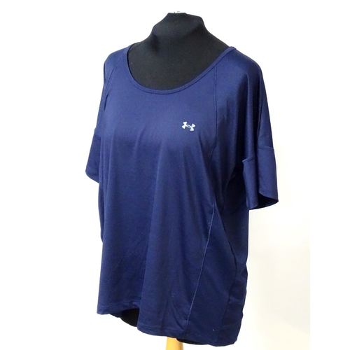 113 - Under Armour Heatgear ladies navy short sleeved top, size L, new with tag