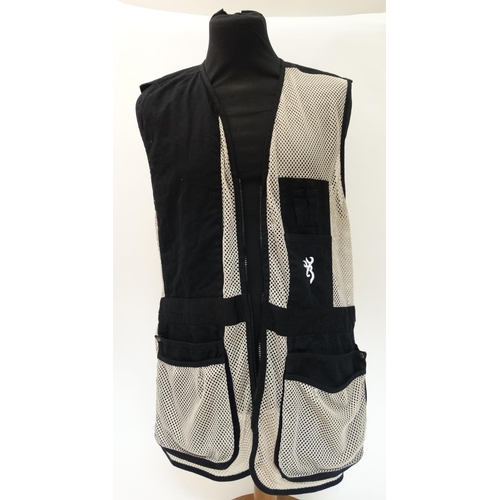 118 - A men's black/brown Browning trapper creek mesh shooting gilet / vest, size XL