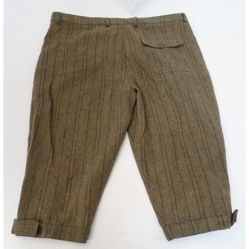 121 - A pair of Jack Orton men's price point tweed breeks in light olive, size 44, new with tags