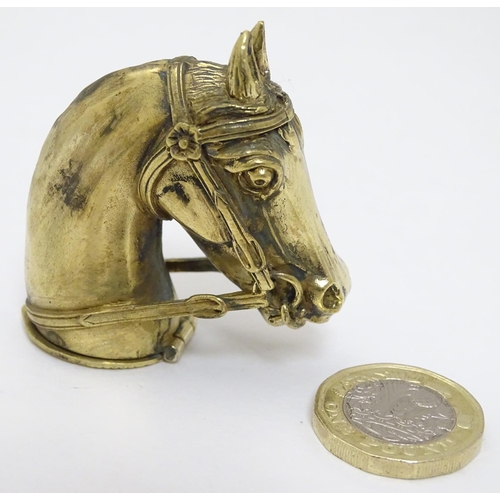 139 - A Novelty vesta case formed as a horses head. 2'' long