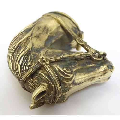 139 - A Novelty vesta case formed as a horses head. 2'' long