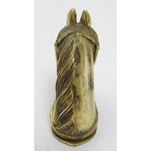 139 - A Novelty vesta case formed as a horses head. 2'' long