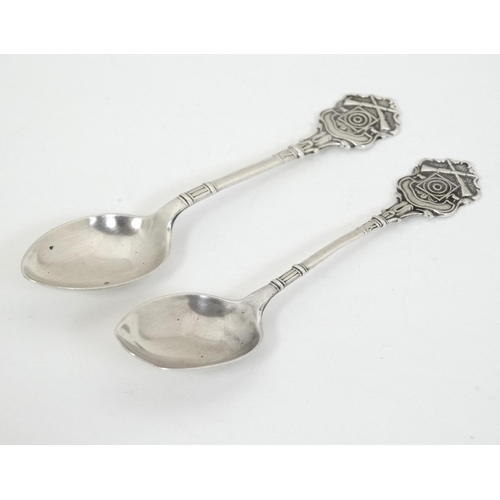 163 - Shooting Interest : A pair of silver teaspoons with crossed rifle and target decoration to top. Hall... 