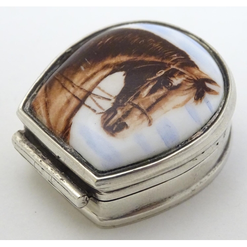 170 - A silver pill box formed as a horseshoe with horse head decoration to top. 1 1/4'' long