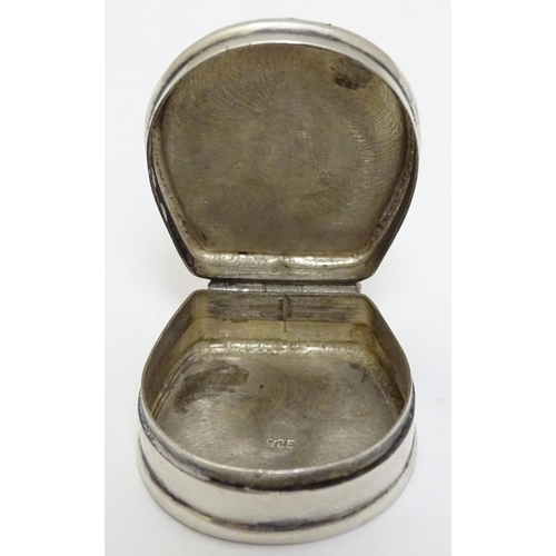 170 - A silver pill box formed as a horseshoe with horse head decoration to top. 1 1/4'' long