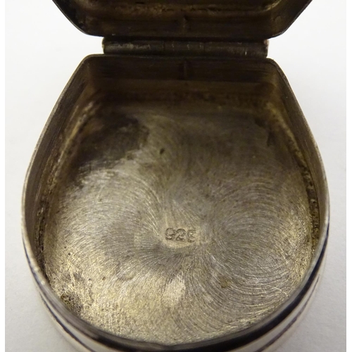 170 - A silver pill box formed as a horseshoe with horse head decoration to top. 1 1/4'' long