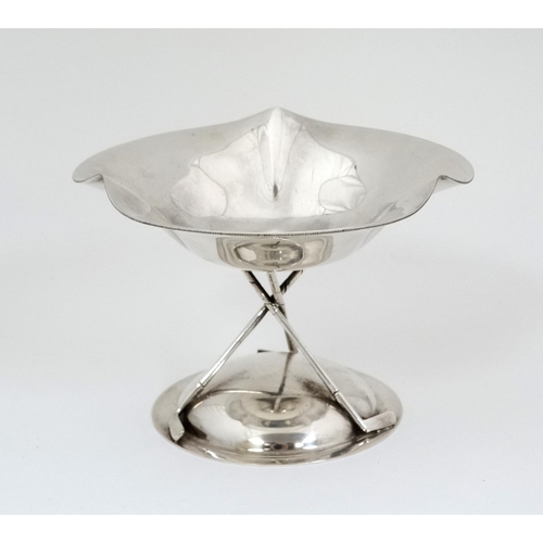 175 - A silver plate pedestal bon bon dish / small tazza, supported on three crossed golf clubs and on a c... 