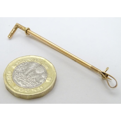 177 - Equine / Horse Riding Interest : A yellow metal stick pin formed as a riding crop / whip 2 1/4'' lon... 