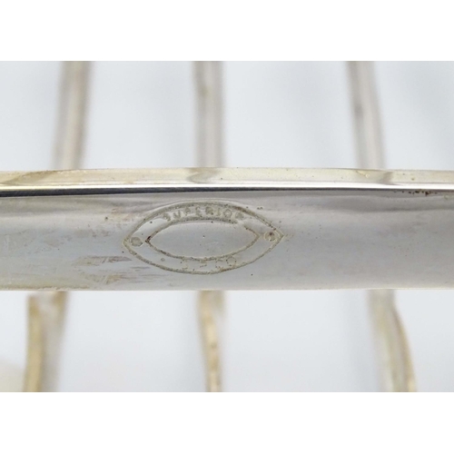 190 - Rowing: A novelty 6-slice silver plated toast rack, the bars formed as oars. 21stC  Approx 8'' high ... 