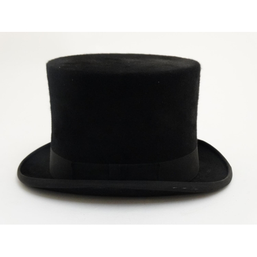 330 - A '' Christys' of London '' 100% fine fur felt handmade black top gentleman's top hat, with white si... 