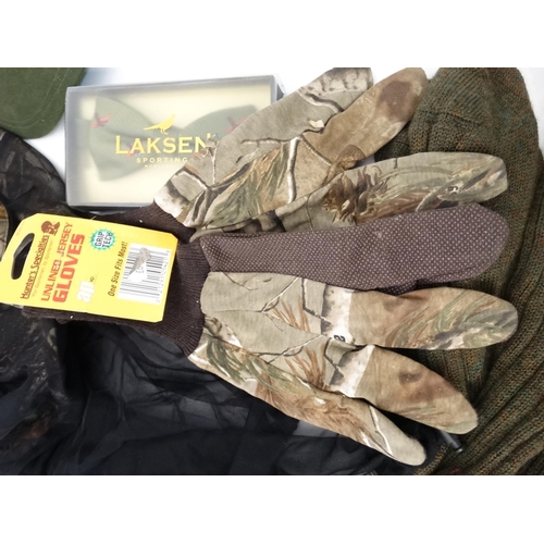 362 - A quantity of sporting/ outdoor clothing, comprising a pair of hunters unlined jersey gloves, a pair... 