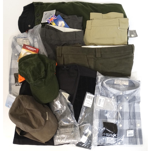 370 - A quantity of sporting/ outdoor clothing, comprising a pair of Exeat waterproof trousers size 40, a ... 