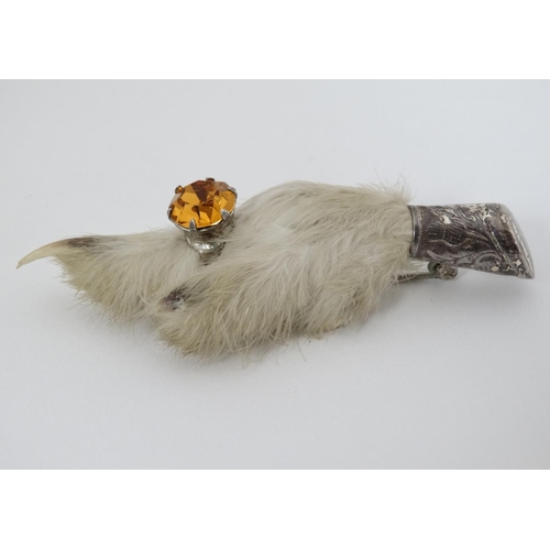 427 - A silver mounted grouse foot brooch. Hallmarked Edinburgh c.1957 maker Ward Brothers. Approx 3'' lon... 