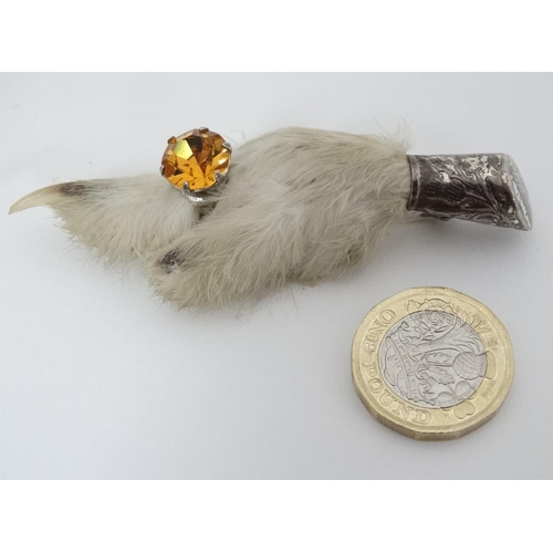 427 - A silver mounted grouse foot brooch. Hallmarked Edinburgh c.1957 maker Ward Brothers. Approx 3'' lon... 