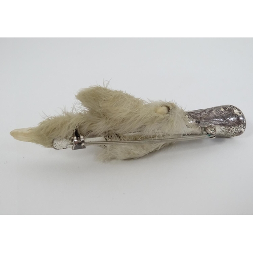 427 - A silver mounted grouse foot brooch. Hallmarked Edinburgh c.1957 maker Ward Brothers. Approx 3'' lon... 