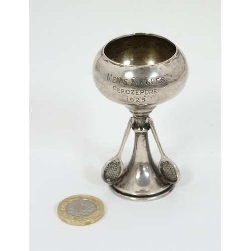 439 - A silver trophy cup with tennis racket decoration, hallmarked Birmingham 1924 maker Wilmot Manufactu... 