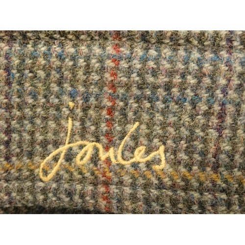 475 - A Joules tweed fieldcoat in toad green colour, size 18