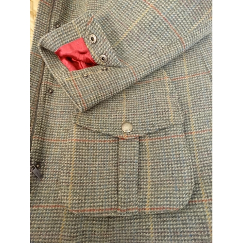 475 - A Joules tweed fieldcoat in toad green colour, size 18