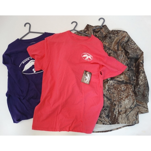 483 - A Drake Waterfowl long sleeve vented wing shooters shirt, size M, together with two Duck Commander T... 