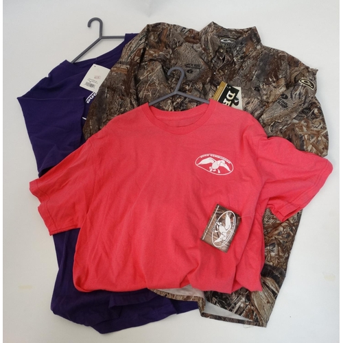 494 - A Drake Waterfowl long sleeve vented wing shooters shirt, size M, together with two Duck Commander T... 