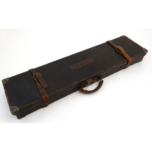 567 - Shooting: An early to mid 20thC leather and brass cornered motor case, to fit 29 1/2'' s/s barrels (... 