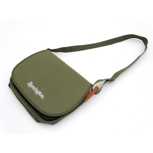 576 - Shooting : A Remington canvas and leather upland hunter's Game Bag , 14 1/2'' wide