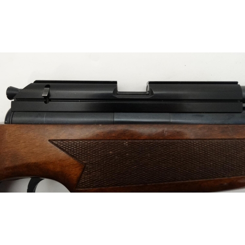 630 - Airgun: a BSA 'Hornet' .177 precharged pneumatic air rifle, 15 3/4'' carbine barrel (threaded for si... 