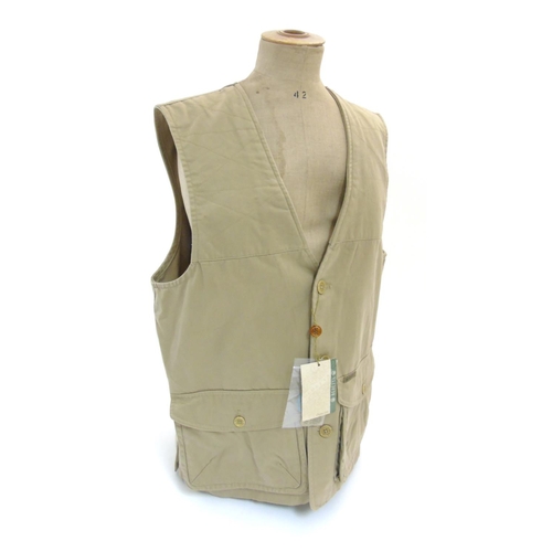 176 - A men's Beretta skeet vest in beige, size L (New with tags)