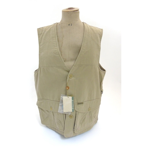 176 - A men's Beretta skeet vest in beige, size L (New with tags)