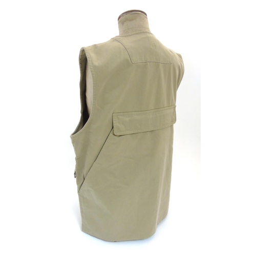 176 - A men's Beretta skeet vest in beige, size L (New with tags)