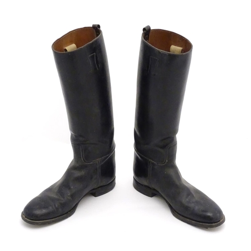 295 - A pair of black leather gentleman's riding boots. Approx size 11/12, 18'' high overall