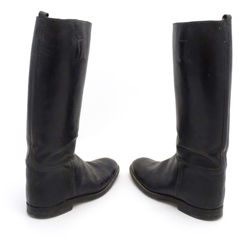 295 - A pair of black leather gentleman's riding boots. Approx size 11/12, 18'' high overall