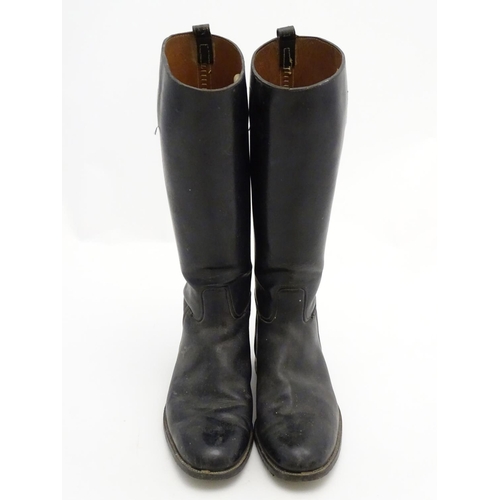 295 - A pair of black leather gentleman's riding boots. Approx size 11/12, 18'' high overall