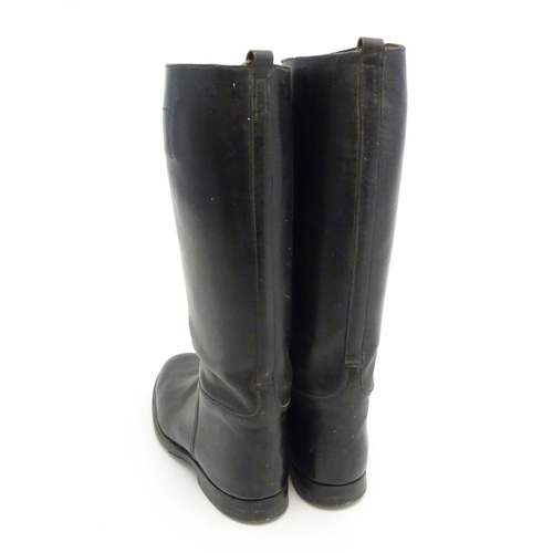 295 - A pair of black leather gentleman's riding boots. Approx size 11/12, 18'' high overall