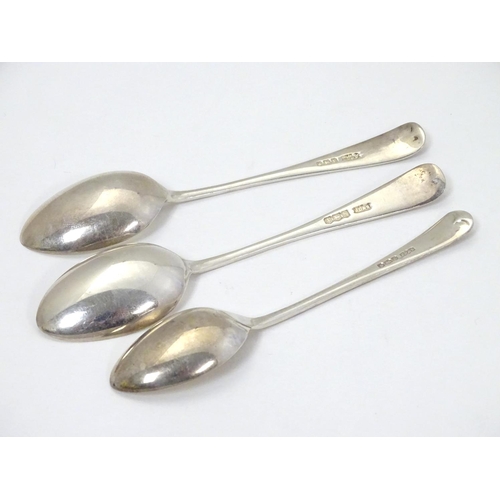 315 - 3 silver teaspoons with engraved image to handles of man playing bowls hallmarked Sheffield 1924, 19... 