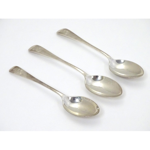 315 - 3 silver teaspoons with engraved image to handles of man playing bowls hallmarked Sheffield 1924, 19... 